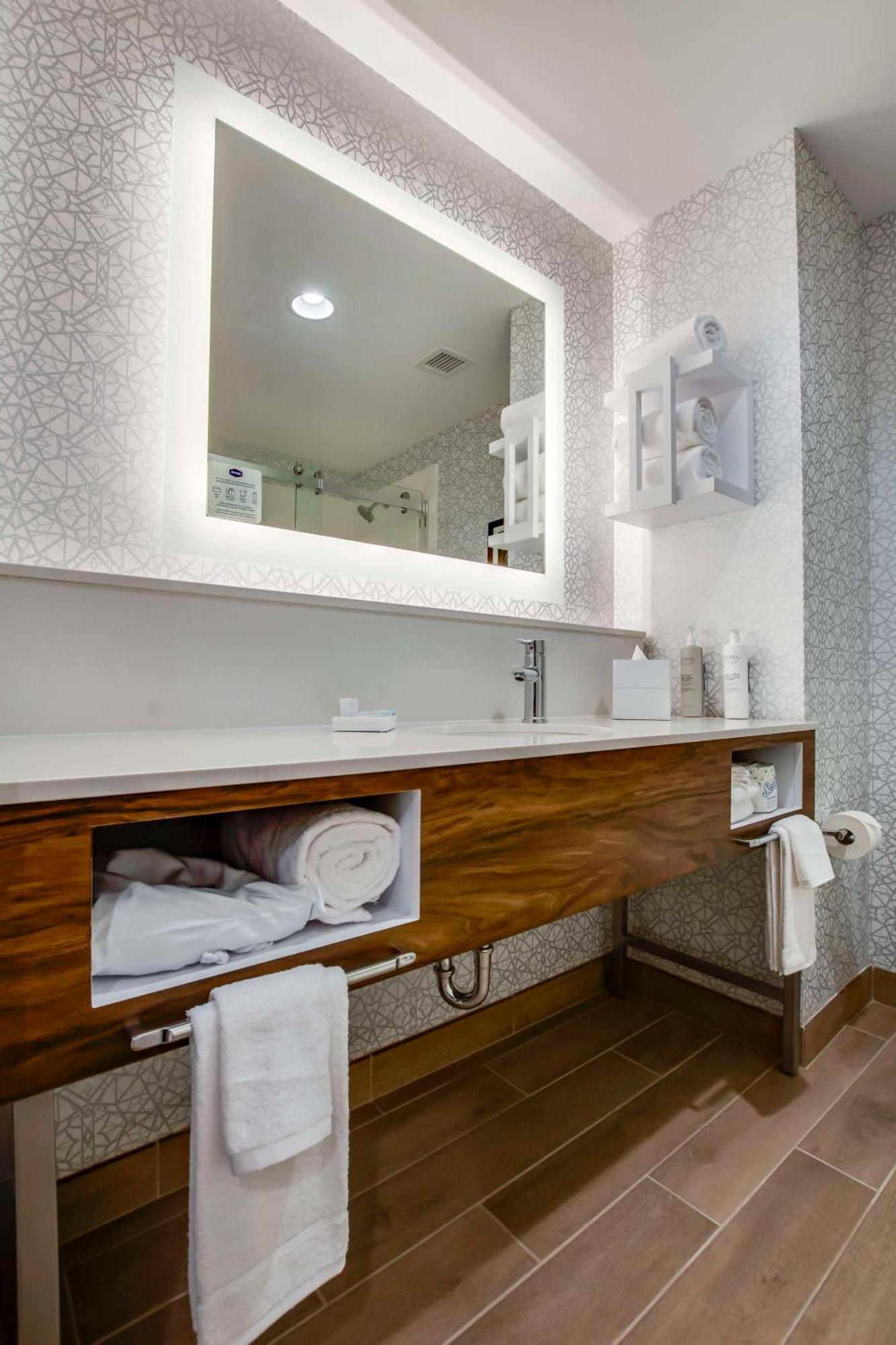 Hampton Inn & Suites By Hilton Louisville East Oxmoor Buitenkant foto