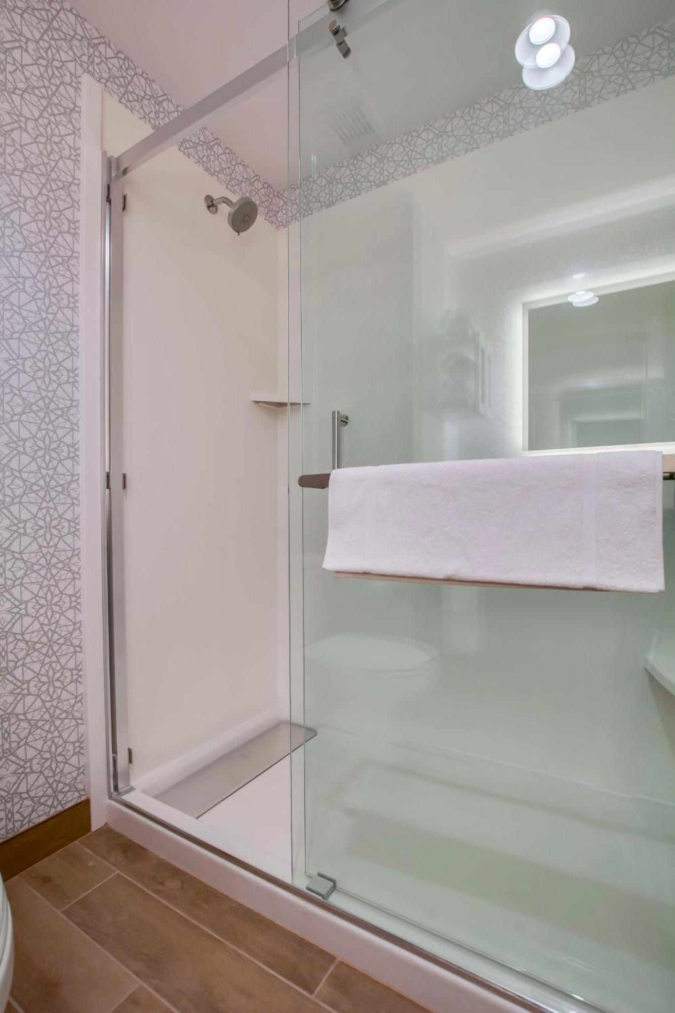 Hampton Inn & Suites By Hilton Louisville East Oxmoor Buitenkant foto