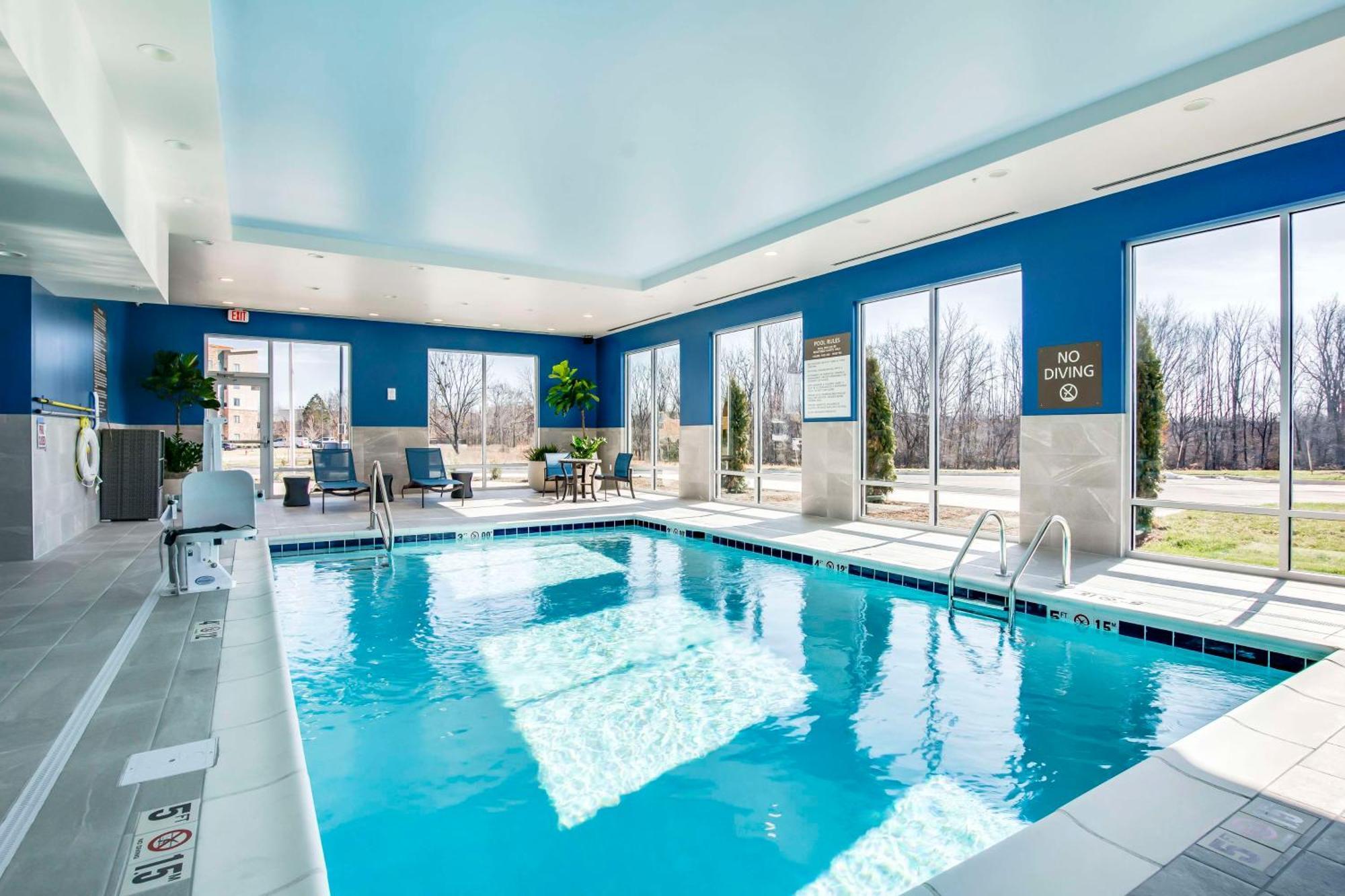 Hampton Inn & Suites By Hilton Louisville East Oxmoor Buitenkant foto